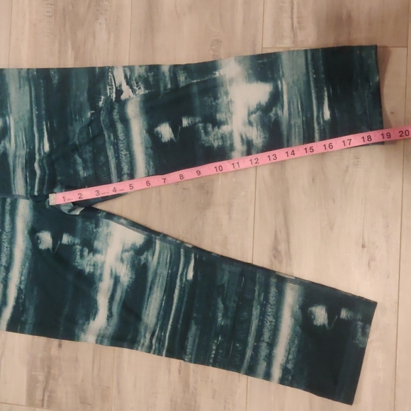 NWT Under Armour Fitted Capri - Picture 6 of 7